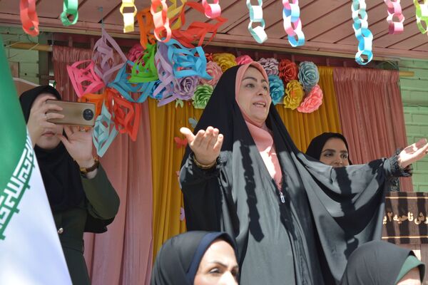 جشن عاطفه‌ها؛ لبریز از مهربانی در دبستان دخترانه قدر بهارستان ۲