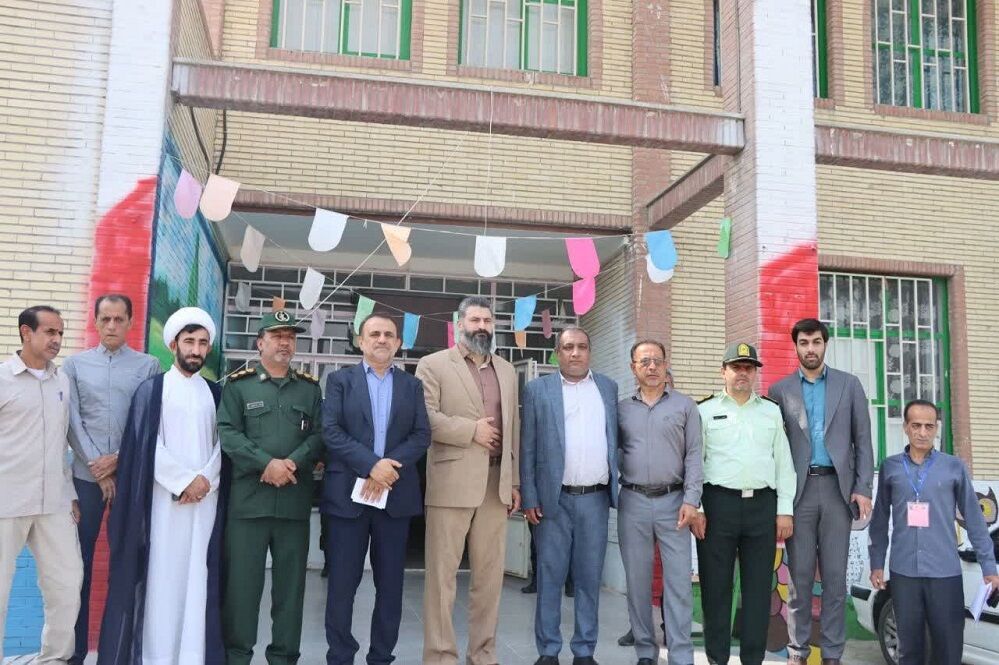 مردم قلعه‌گنج پای کار ایران