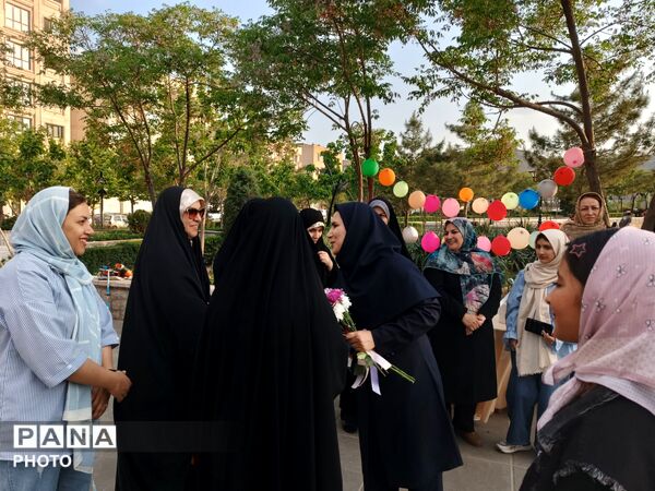 وقتی پارک وفا رنگ‌وبوی روز معلم گرفت