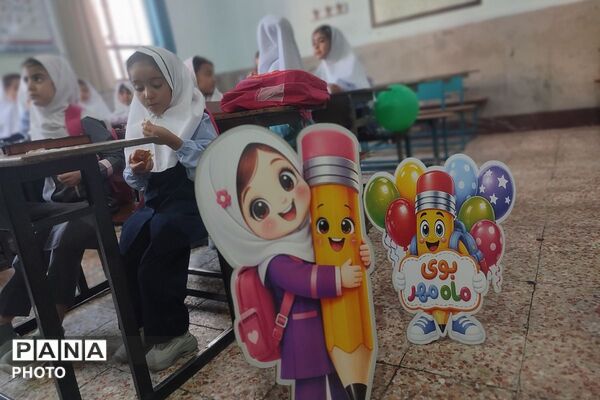 جشن شکوفه‌ها در مدارس هدی و شهید معظم شهرستان قدس با یاد دانش آموزان میناب 