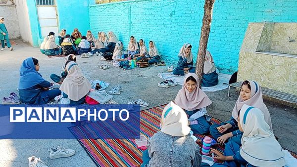 روزی شاد در دبستان سمیه کاشمر 