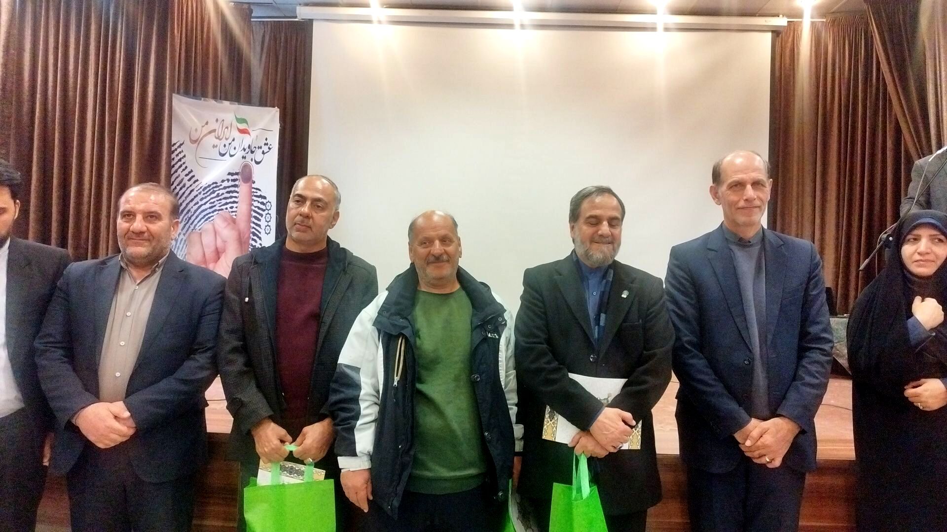 تجلیل از فرزندان شهید و جانباز فرهنگی ناحیه ۳ اصفهان/ فیلم