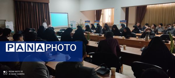 جلسه آموزشی-توجیهی ارزیابان سـوابق پـژوهـشی آزمون اسـتخدامی آمـوزگاری آمـوزش و پـرورش