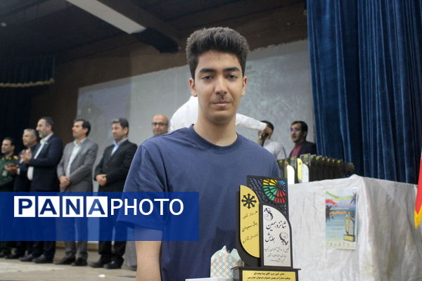 تجلیل از برگزیدگان دبیرستان شهید بهشتی شهرستان بوشهر (2)