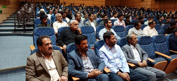 تجلیل از رتبه‌های برتر کنکور در بم