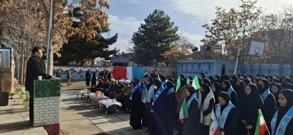 دبیرستان هاجر(س) میزبان زنگ انقلاب 