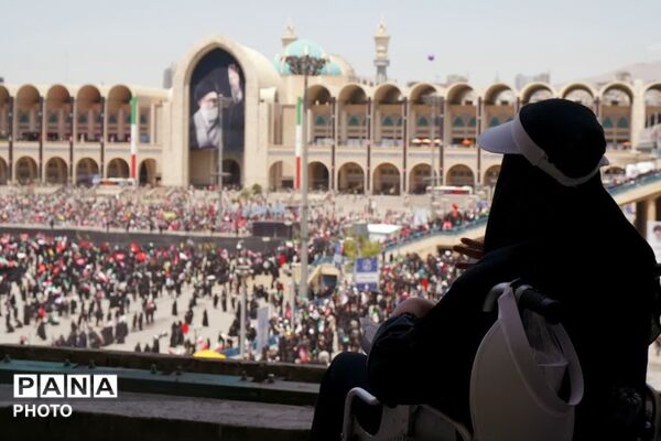 وداع با پیکر مطهر امام شهید در مصلای تهران