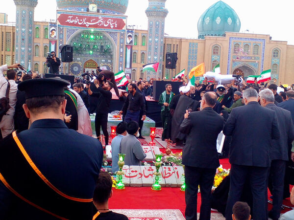 مراسم تشییع و خاکسپاری دو شهید گمنام دوران دفاع مقدس در قم