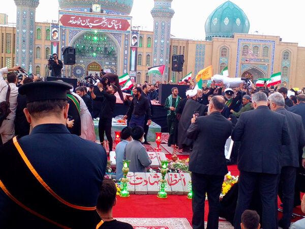مراسم تشییع و خاکسپاری دو شهید گمنام دوران دفاع مقدس در قم