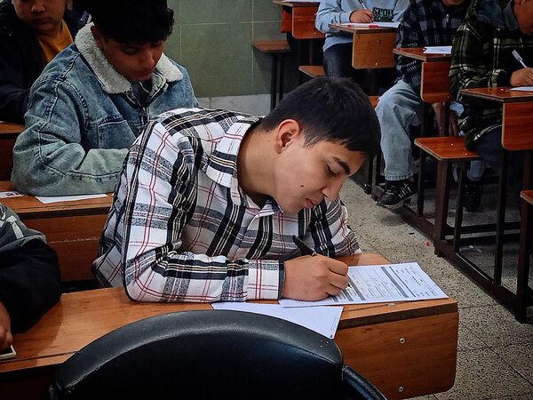 امتحانات نوبت اول در دبیرستان میثاق 