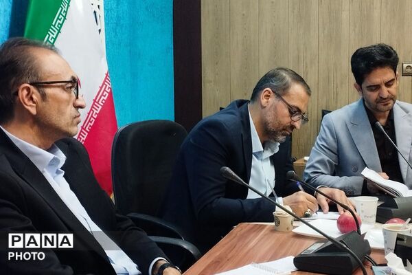 بزرگداشت هفته معلم و تقدیر از خدمات ارزنده مشاوران در بهارستان‌دو