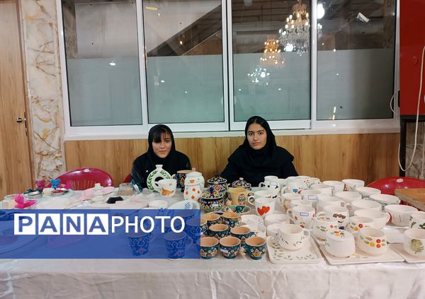 برپایی بازارچه کسب و کار دانش‌آموزی مدرسه توسلی بهاباد