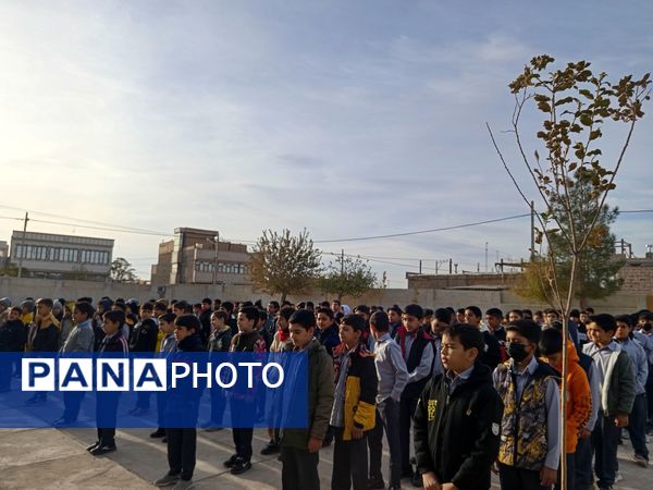 مراسم صبحگاهی در مدرسه پسرانه برادران ابراهیمی نیا