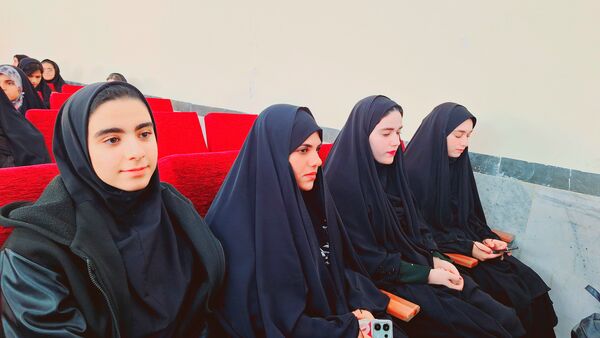 تجلیل از دانش‌آموزان نخبه مسابقات قرآن، عترت و نماز و تربیت‌بدنی