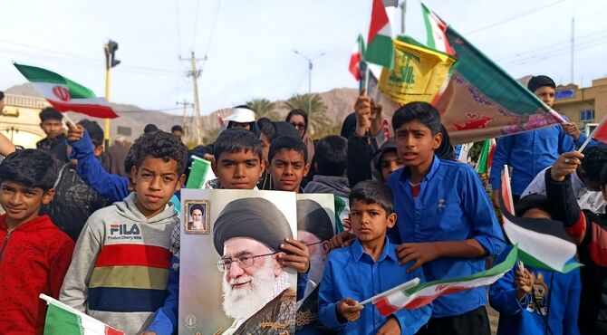 راهپیمایی عظیم ۲۲ بهمن حاجی‌آباد پیام وحدت را به گوش هرمزگان رساند
