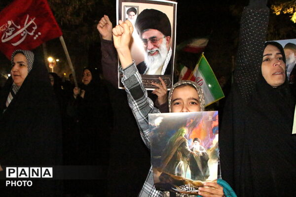 تجمع باشکوه دختران دانش‌آموز یزد