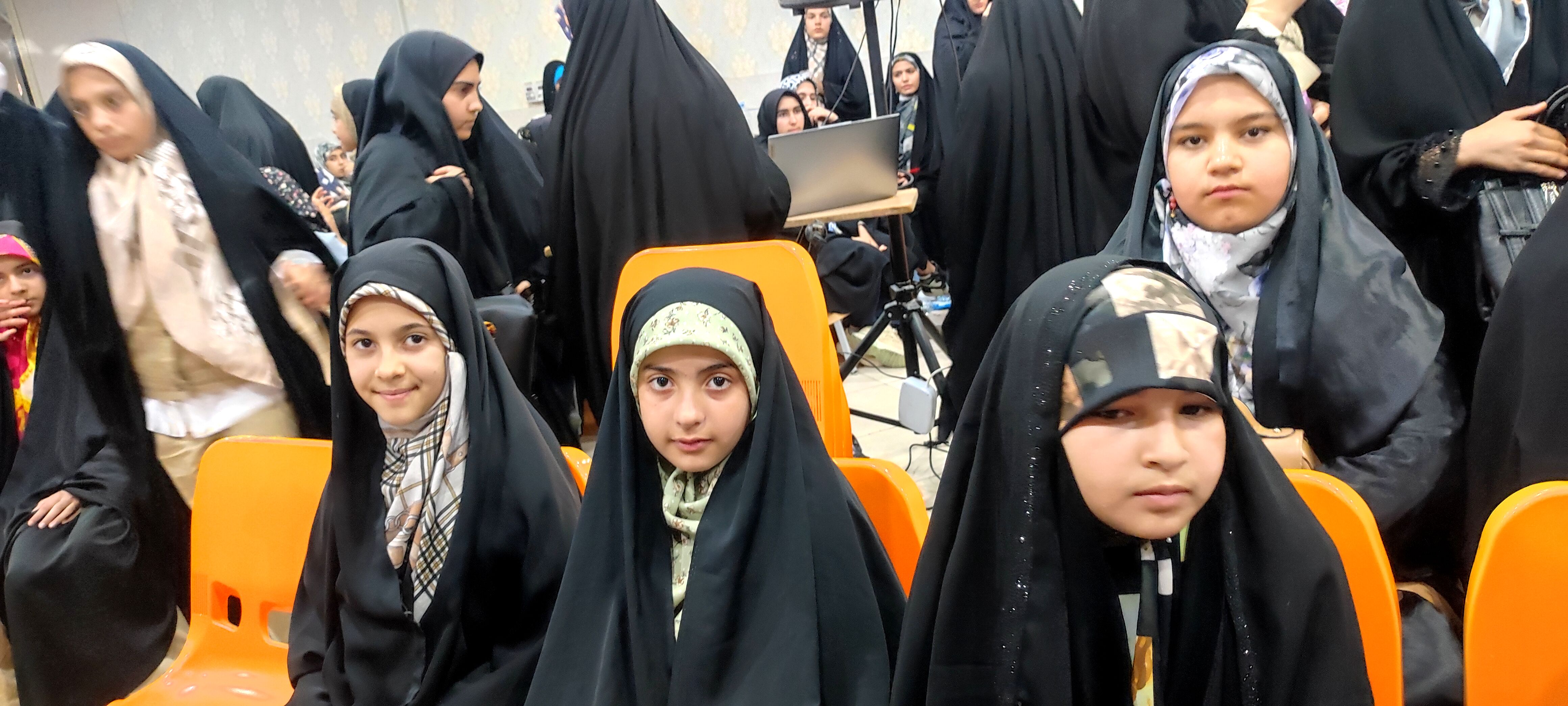 حضور دانش‌آموزان مدرسه خاقانی در جشن دختران آفتاب شیروان