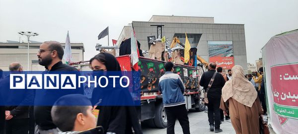 حضور پر شکوه مردم شهید پرور مشهد مقدس در عرصه میدان شهدا