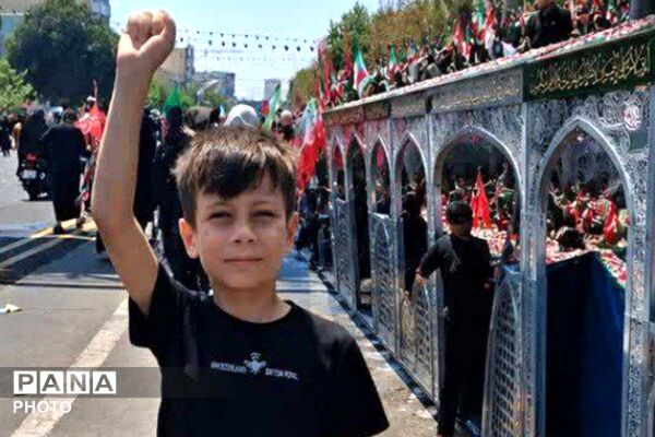 دست‌های کوچک نوآموزان در انتظار بدرقه‌ای بزرگ
