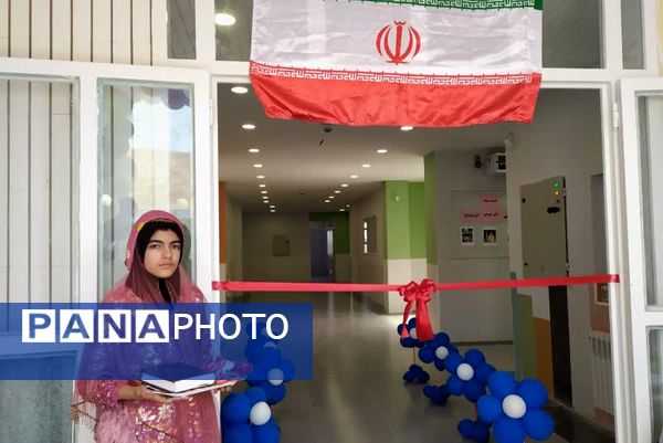 خیرین مدرسه‌ساز سازندگان برج‌های عاطفه و امید 