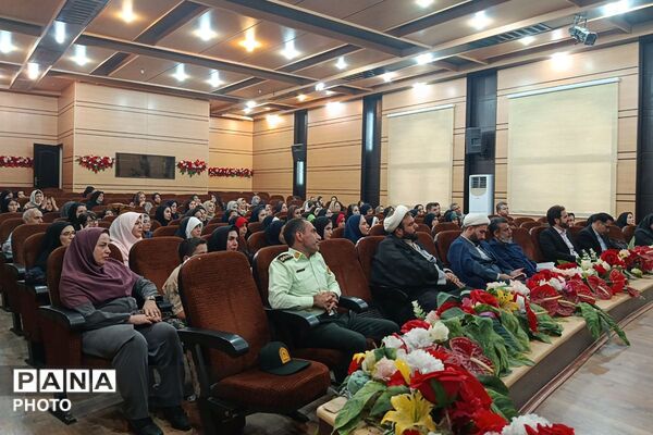 تقدیر از دانش آموزان فرهیخته مدرسه عطیه