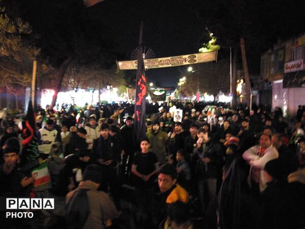 تجمع پر شور مردم ولایت مدار برای وداع با پیکر مطهر شهدای جنگ رمضان