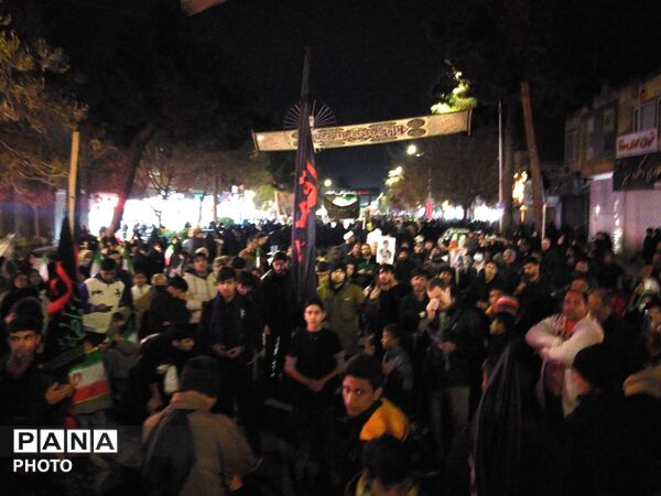 تجمع پر شور مردم ولایت مدار برای وداع با پیکر مطهر شهدای جنگ رمضان