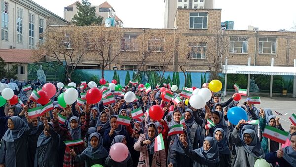 جشن دهه  فجر در دبستان مصلی نژاد حضرت زینب(س)