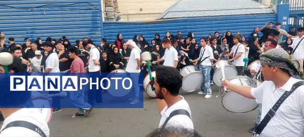 استقبال عزاداران حسینی از کاروان نمادین اسرای کربلا در قم