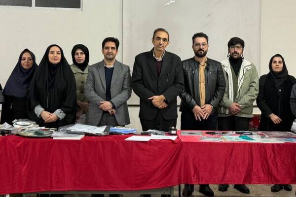 مسابقات فرهنگی و هنری  در دبیرستان شهید تاجیک بهارستان دو