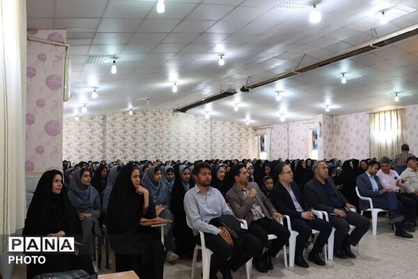 همایش هدایت تحصیلی پایه نهم در شهرستان رشتخوار