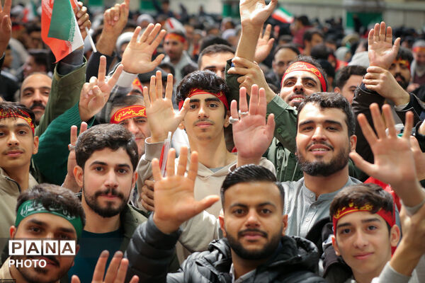 لحظه‌های ماندگار دیدار دانش‌آموزان با رهبر شهید انقلاب