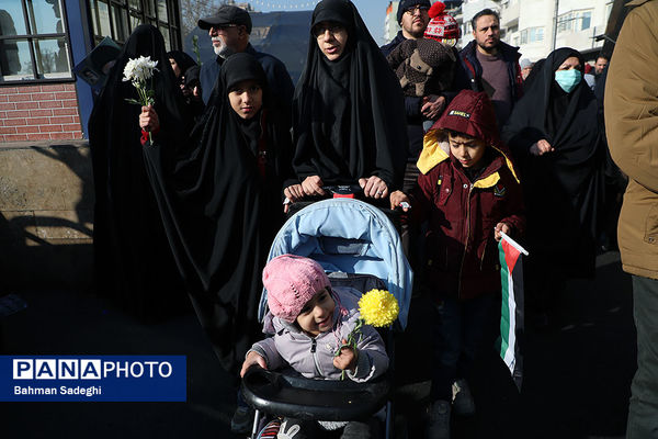 تشییع پیکرهای ۱۰۰ شهید گمنام از مقابل دانشگاه تهران
