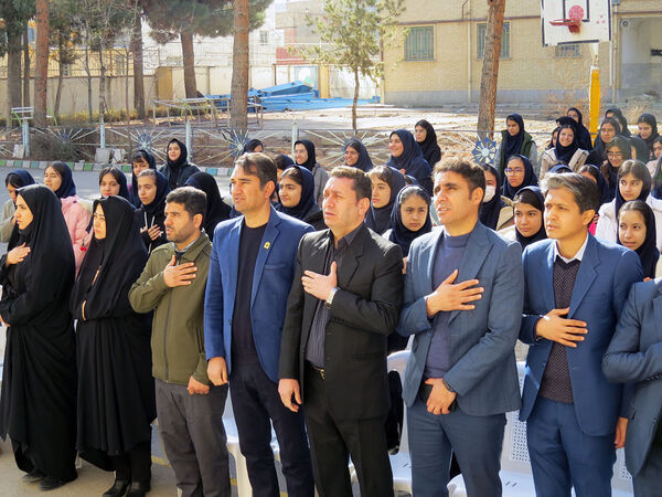 زدن زنگ انقلاب در مدرسه دخترانه فرزانگان شهرستان بجنورد 