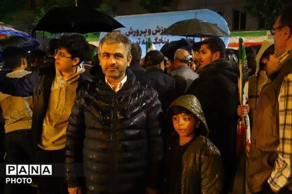  اجتماع باشکوه خانواده‌های شاهد و ایثارگر در تجدید میثاق با ولایت