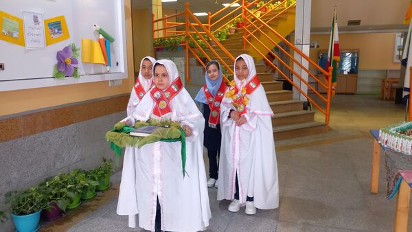 آغاز بهار تعلیم وتربیت در دبستان آرمینه مصلی نژاد ناحیه ۶