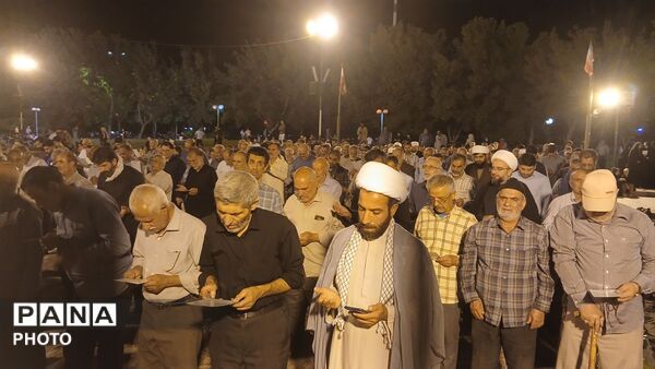 اقامه نماز استغاثه در جوار ارامگاه حیقوق نبی 