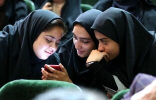 نقش خانواده و مدرسه درباره مدیریت فضای مجازی در طول سال تحصیلی