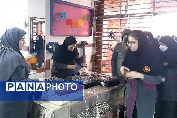 گرامیداشت هفته دفاع مقدس و آغاز سال تحصیلی در دبیرستان فرزانگان قائمشهر