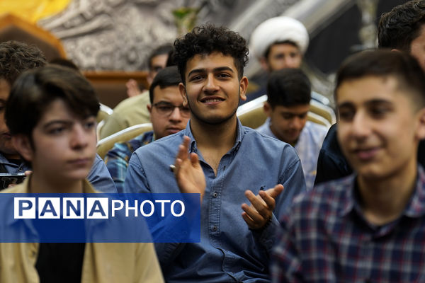 گردهمایی بزرگ ارکان هیات‌های دانش‌آموزی مدارس شهر تهران در حسینیه عشاق 