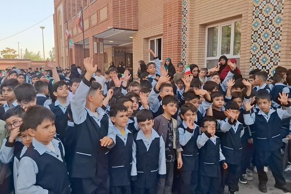 فرزند شهید این بار به گونه ای دگر راهی مدرسه شد