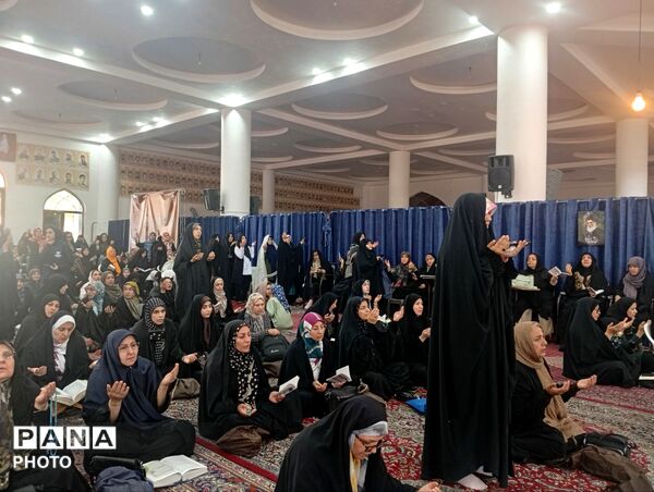 طنین دعای عرفه در مصلی نظرآباد