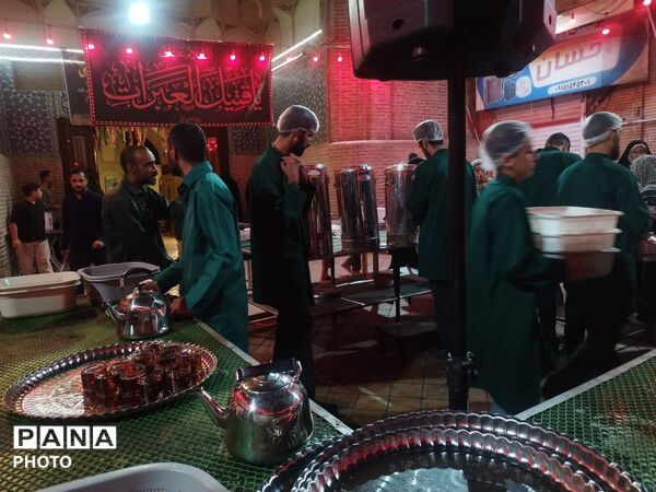 جرعه‌ای ارادت به نیت مادر؛ میزبانی چایخانه حضرت زهرا (س) در شب ۱۷۱ فراق رهبر معظم انقلاب اسلامی 