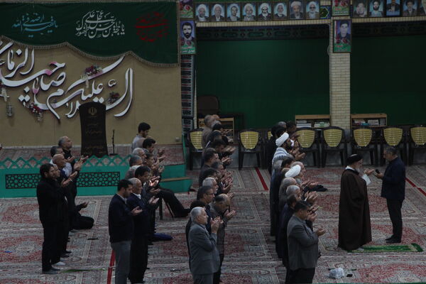 اقامه نماز باران در حسنیه محمود‌آباد یزد