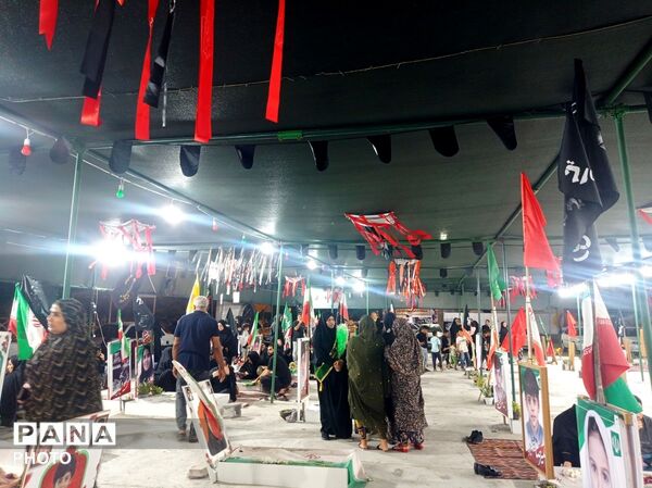 گرامیداشت یاد شهدای مدرسه شجره طیبه میناب در شب تاسوعای حسینی