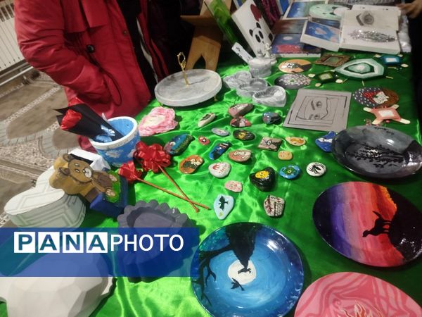 نمایشگاه هنری دانش‌آموزان مدرسه شهید قنبری لاله