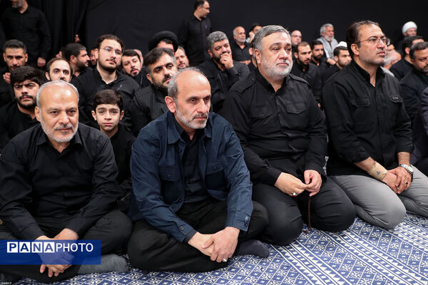 مراسم عزاداری شب عاشورای حسینی (علیه‌السلام) با حضور رهبر انقلاب