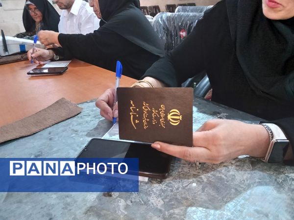 حضور مردم ولایتمدار نیشابور پای صندوق‌های رای