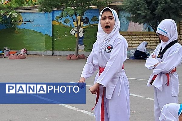 هنرنمایی دانش آموزان  مدرسه خواهران بابایی در روز دختر