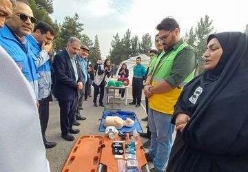 مانور سراسری زلزله و ایمنی در هنرستان محمودیه ناحیه 6 مشهد مقدس